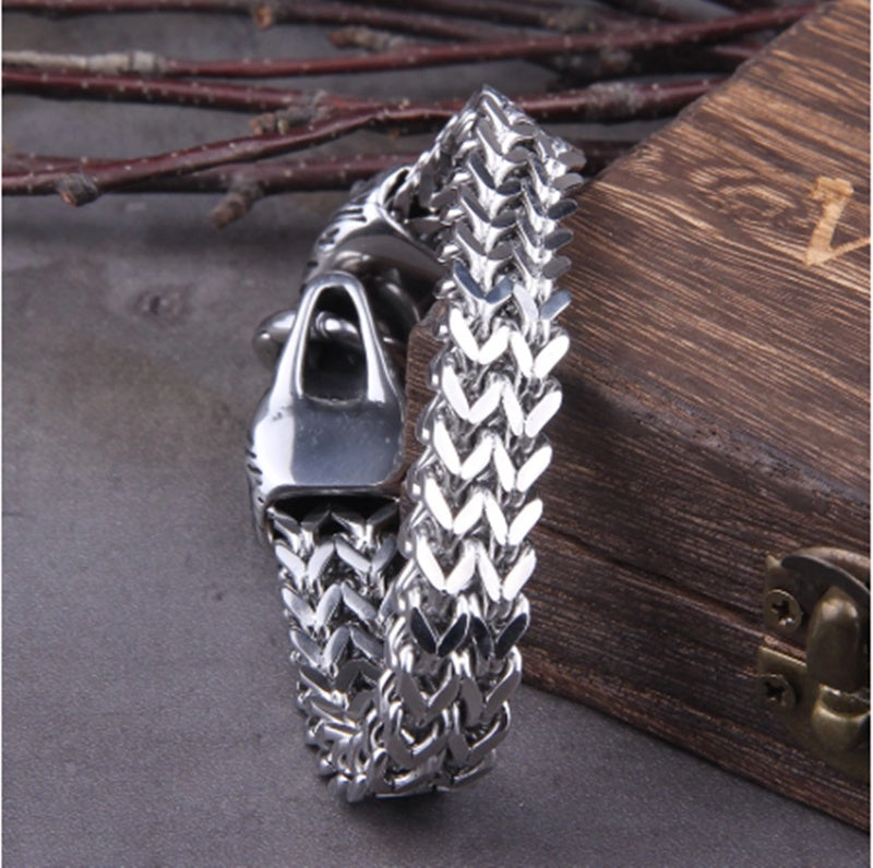 "Titanfang" – Wolf Head Titanium Bracelet